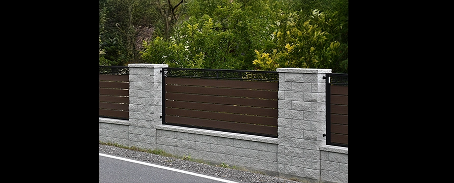 Realizacja ogrodzenia betonowego (Kujawsko-Pomorskie) – bloczki modułowe z linii GORC de Luxe w kolorze silver – joniec.pl